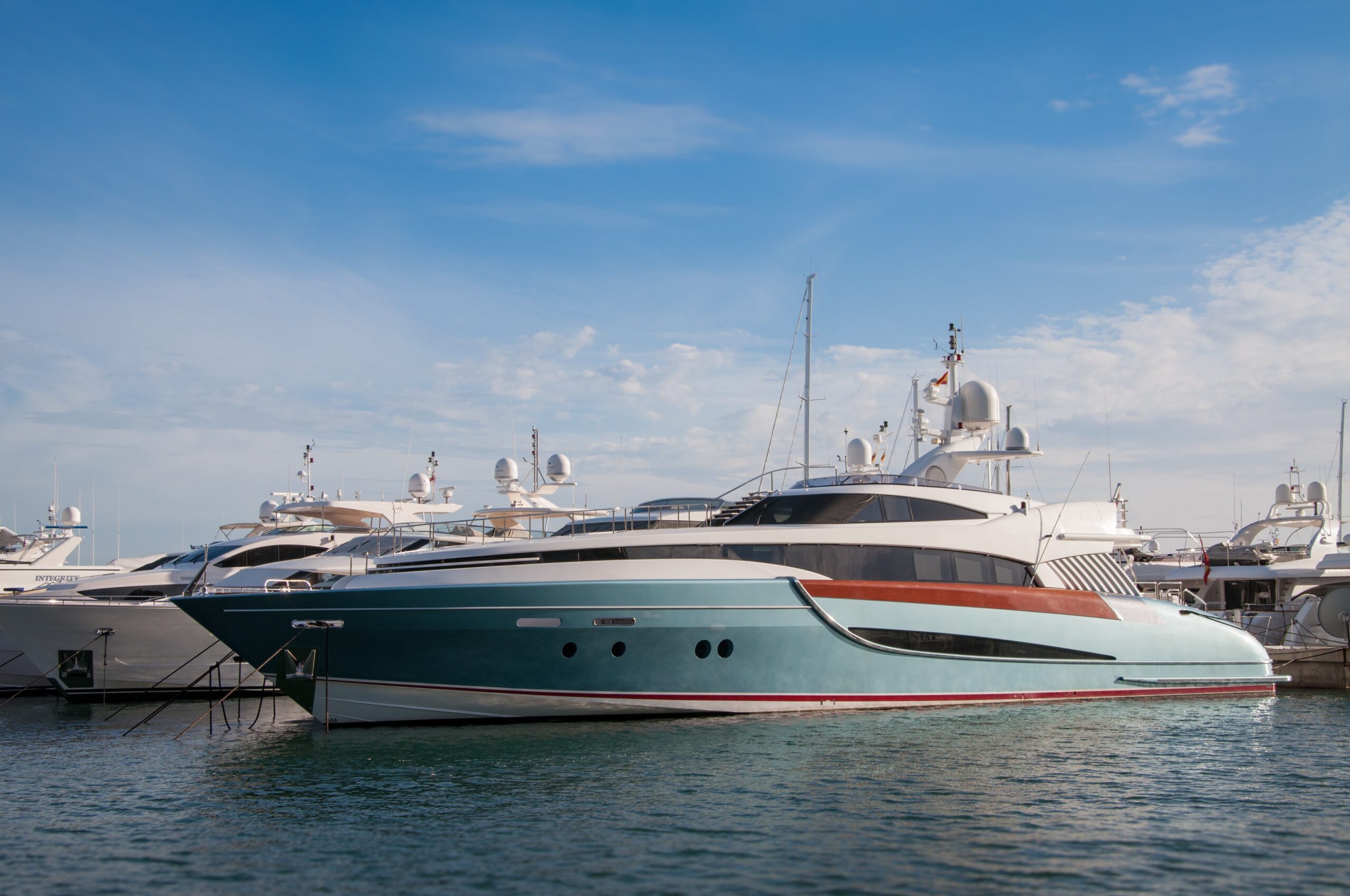 Criteria for Selecting a Yacht to Rent in Singapore